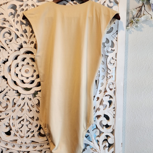 ET CLET BODYSUIT IN TAN CREW NECK WITH SHOULDER PADS NWOT SIZE MEDIUM - Picture 11 of 12